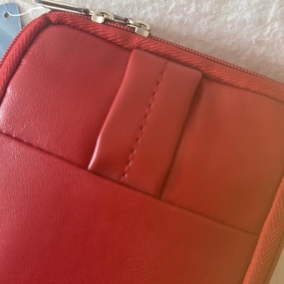 Travel on travel easier Crossbody zippered bag in red from 2008 never used - Picture 6 of 7